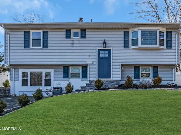 17 Kensington Drive, Howell, NJ 07731