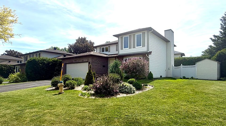 2nd image of 818 Acadian Gdns