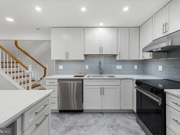 285 Gundry Dr, Falls Church, VA 22046
