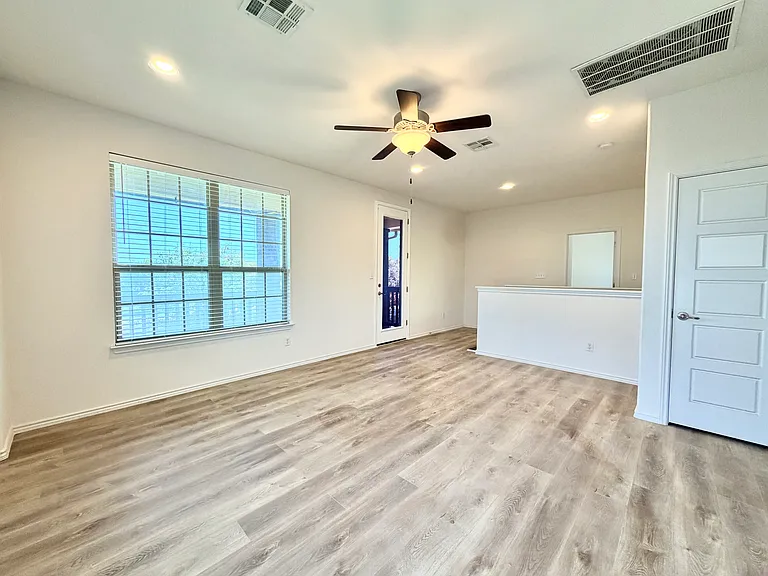 704 Gunning Cv — Photo 14