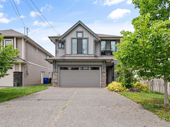 9239 McNaught Rd, Chilliwack, BC V2P 6E7