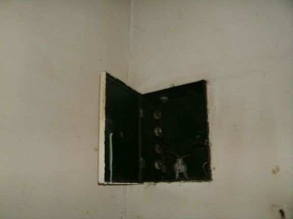 2nd image of 3957 N Kenwood Ave
