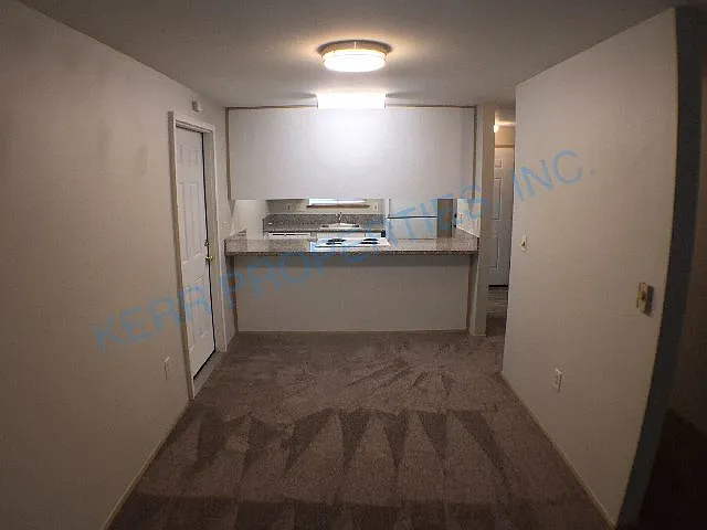 2219 SE Reedway St — Photo 3