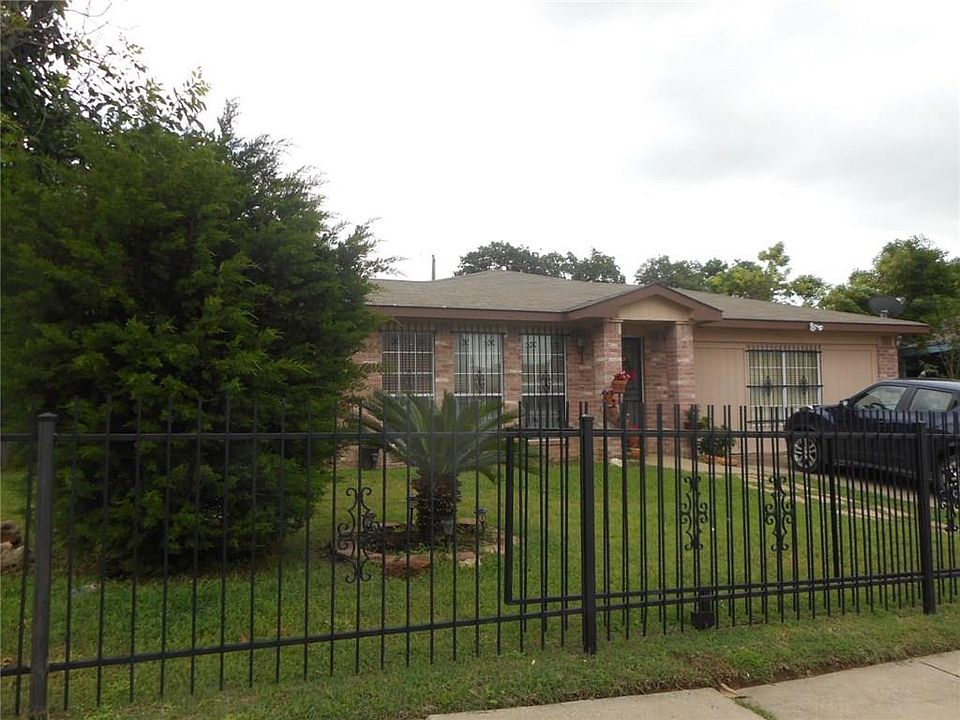 1st image of 10432 Pondwood Dr
