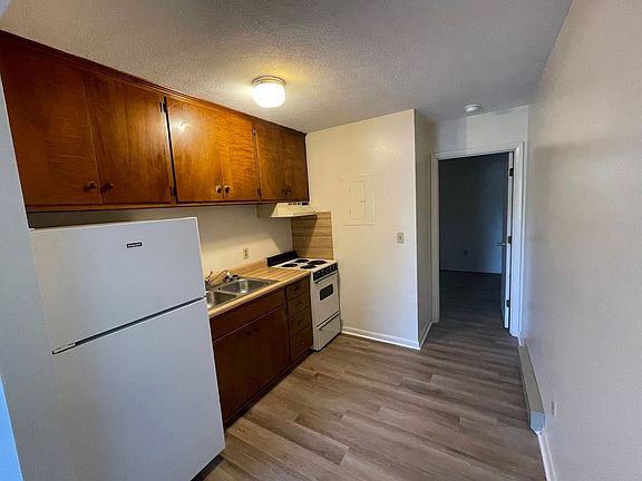 5th image of 990 Chicago Ave #994-B