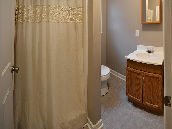 apartment full bath