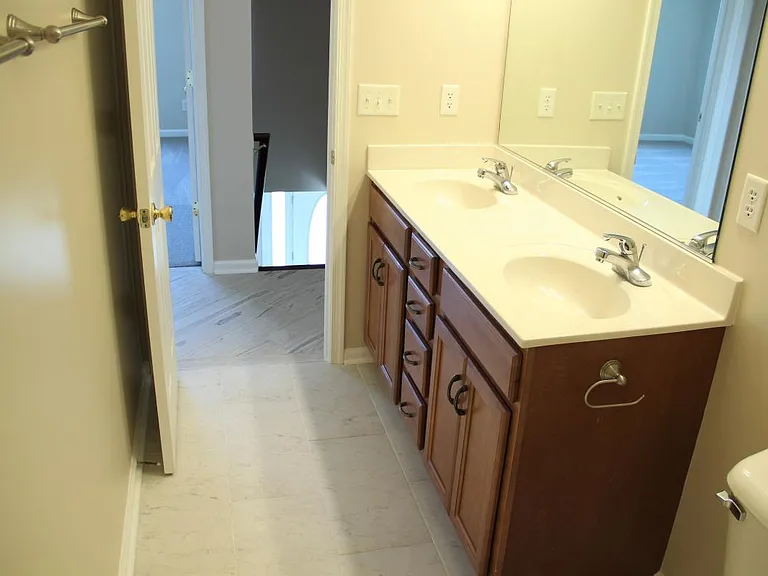 Full bathroom 2nd Level