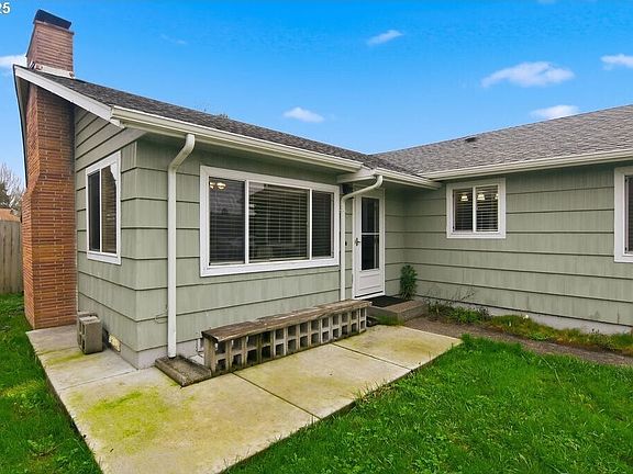 3rd image of 2245 36 Avenue