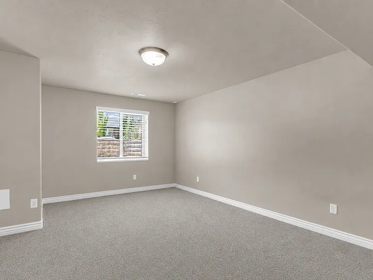 1377 S 4300 W — Photo 34