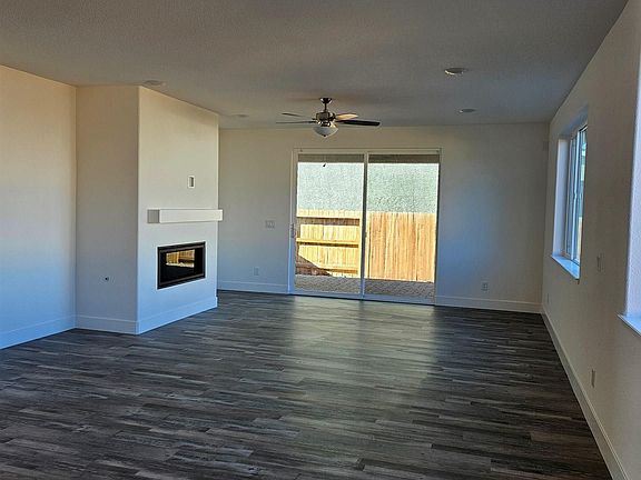 4th image of 912 Carriage Ct