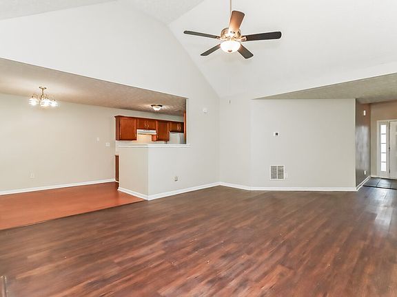 5th image of 142 Saint Ann Cir