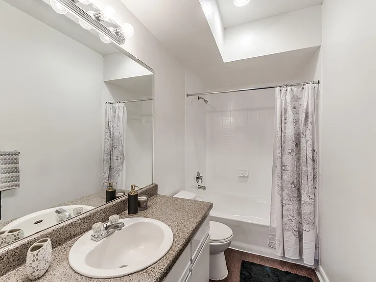 Hollow Creek Apartments — Photo 7