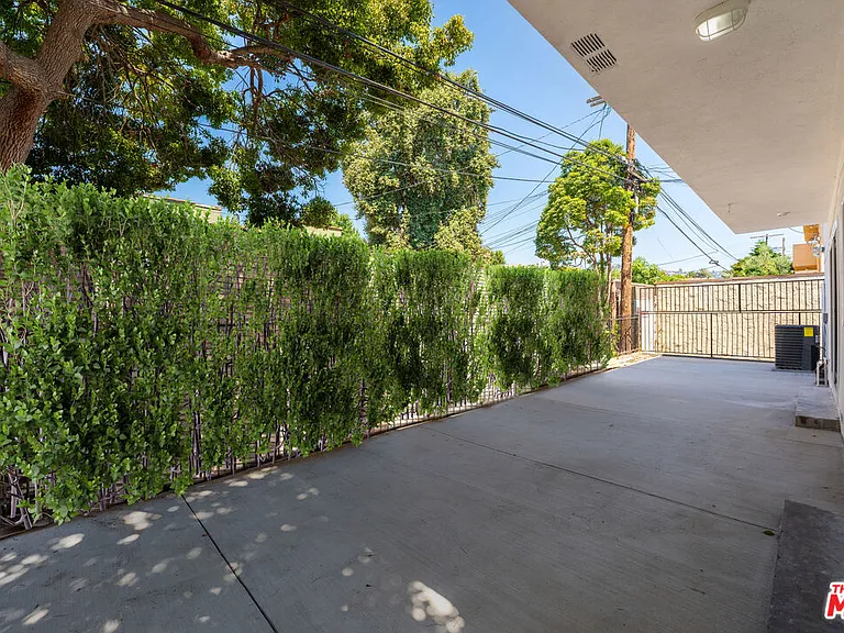 733 N Hayworth Ave #4 — Photo 22