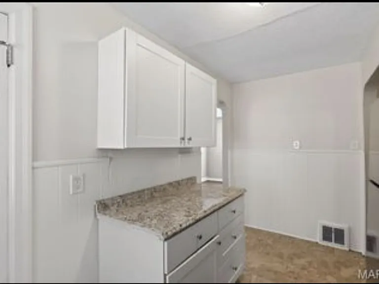 405 Estelle Ave — Photo 5