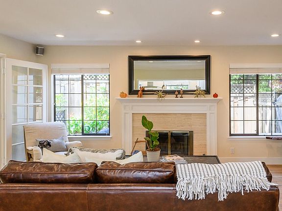 3rd image of 818 Bayview Way
