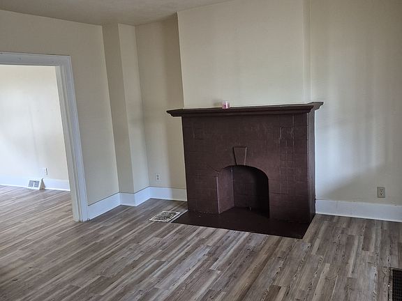 3rd image of 3116 Grover St