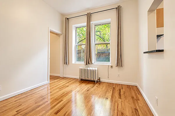 Living room, photo 2