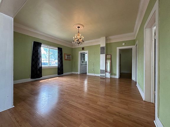 4th image of 321 S Commercial Ave