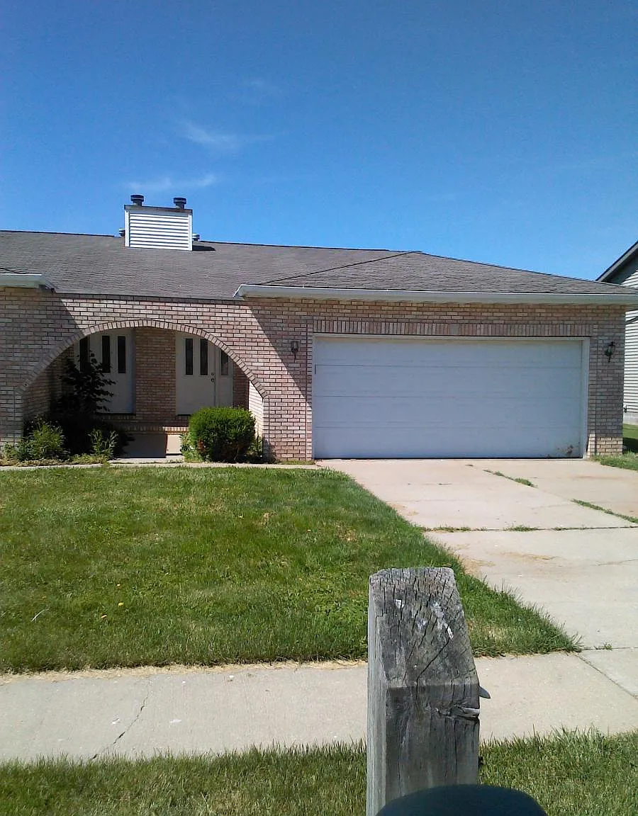 3 bed, $1,700 — Photo 1