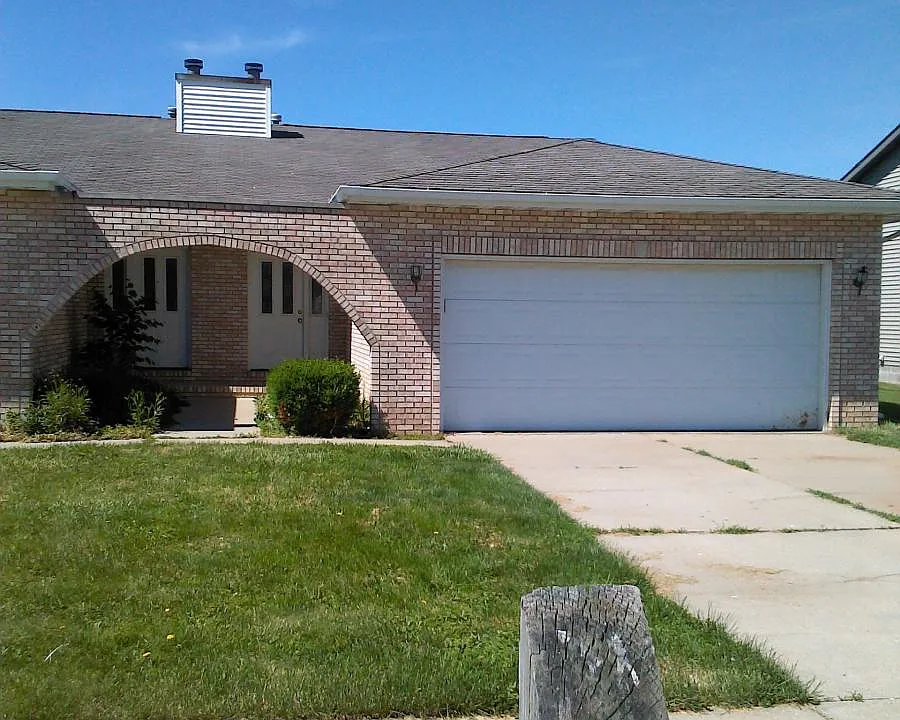 633 Oakbrook Ave