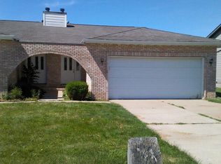 633 Oakbrook Ave, Chatham, IL 62629