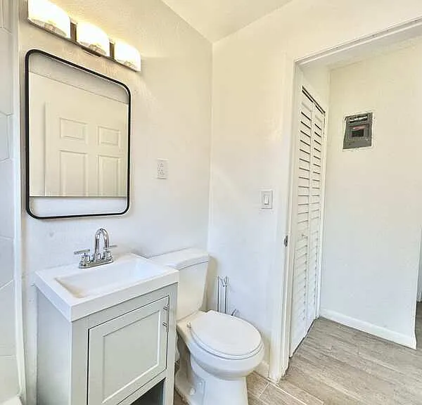 2928 W Elrod Ave — Photo 30