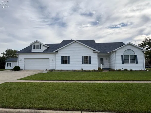 1041 Anna Ln, Bowling Green, OH 43402