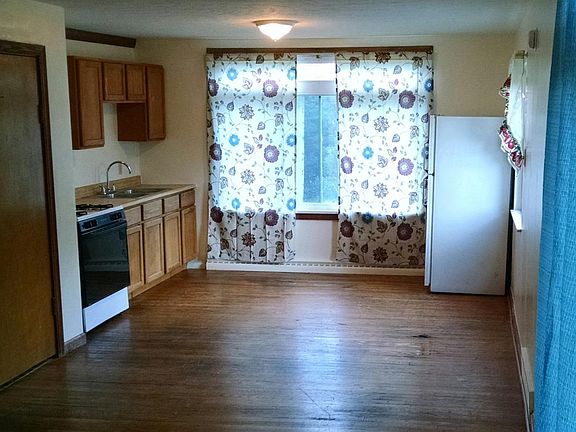 3rd image of 196 Foxwood Rd #1