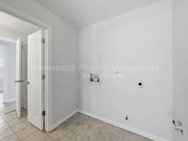850 Saint Bartholomew Dr — Photo 14