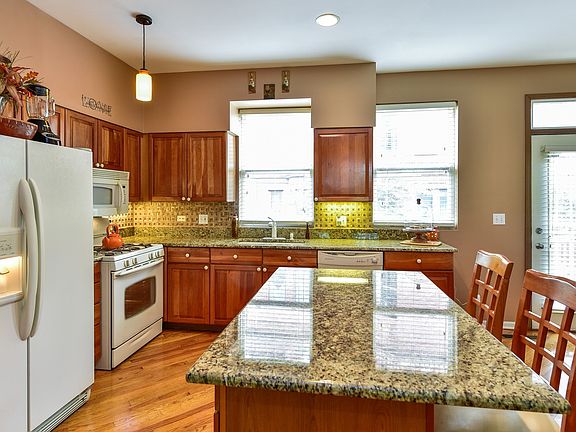 3rd image of 2954 S Michigan Ave Unit E
