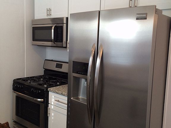 5th image of 656 Sheridan Dr