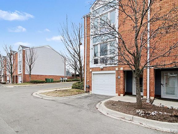 2nd image of 274 Main Sail Ct