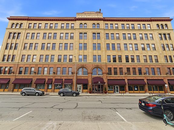 4th image of 150 E Main St APT 303