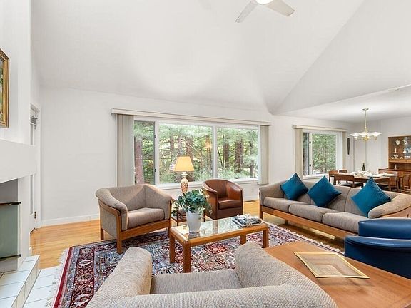 5th image of 17 Cortland Dr