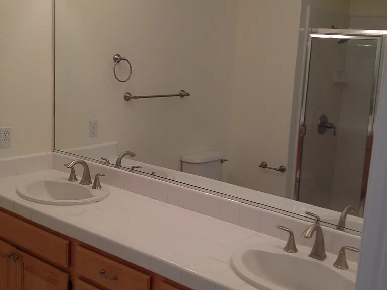 124 Crescent Ct — Photo 6