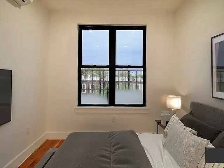 1336 Jefferson Ave #6 — Photo 9