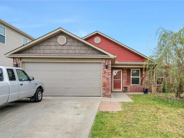 1060 S Jaybird Ln, Fayetteville, AR 72701