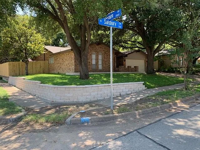 3 bed, 1355 sqft, $2,400 — Photo 3