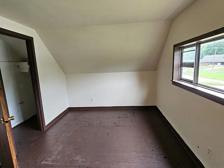 3505 Champlain Ave — Photo 10