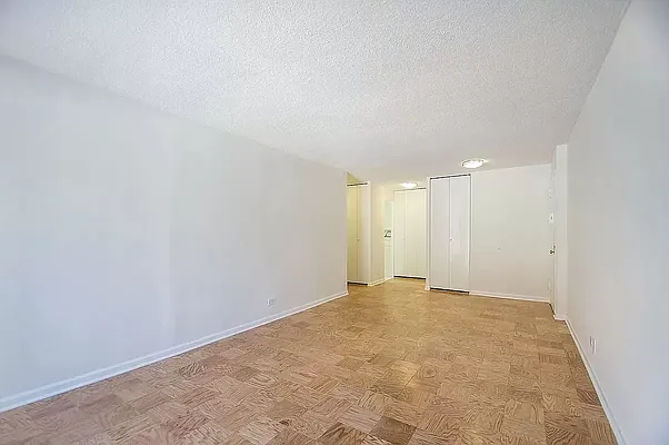 Rented by Rhona Realty | media 21