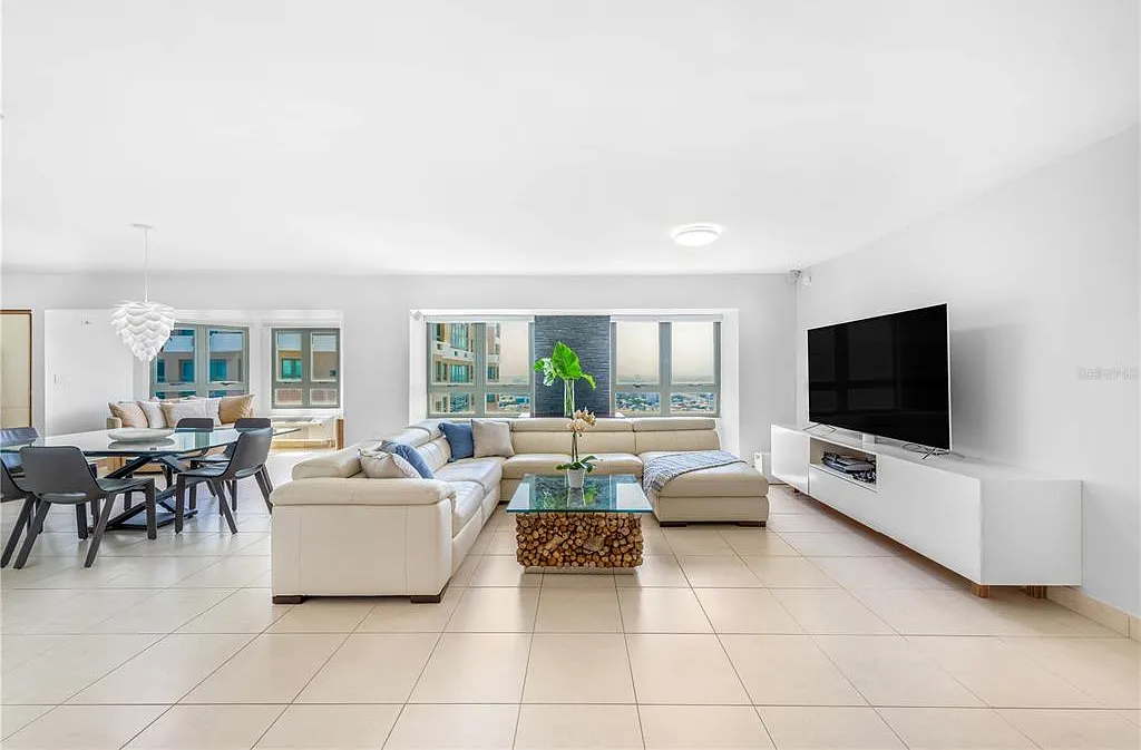 2 bed, 2.0 bath, 1337 sqft, $5,500 — Photo 4