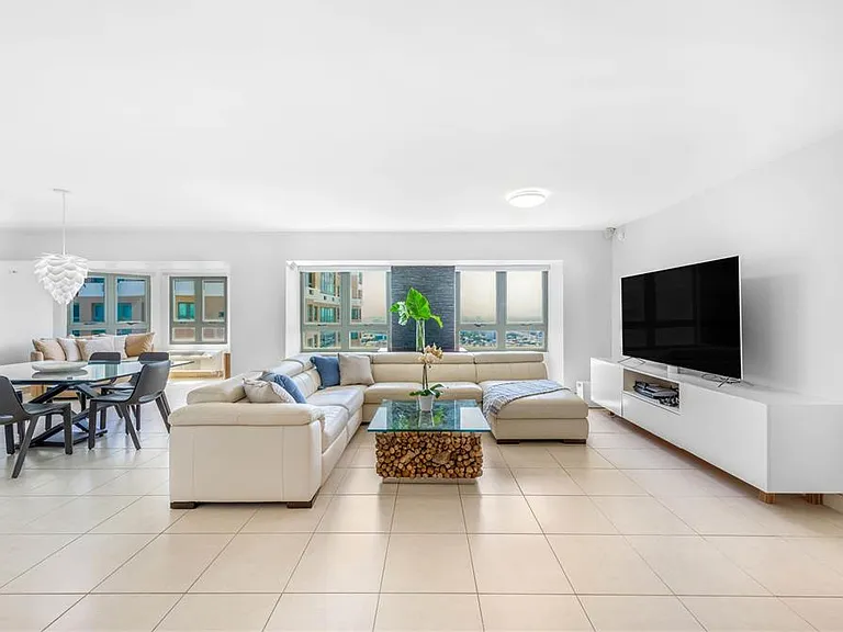 103-105 De Diego Ave #2203S — Photo 4