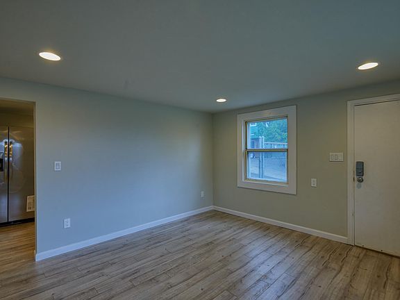 4th image of 10833 24th Ave S #B