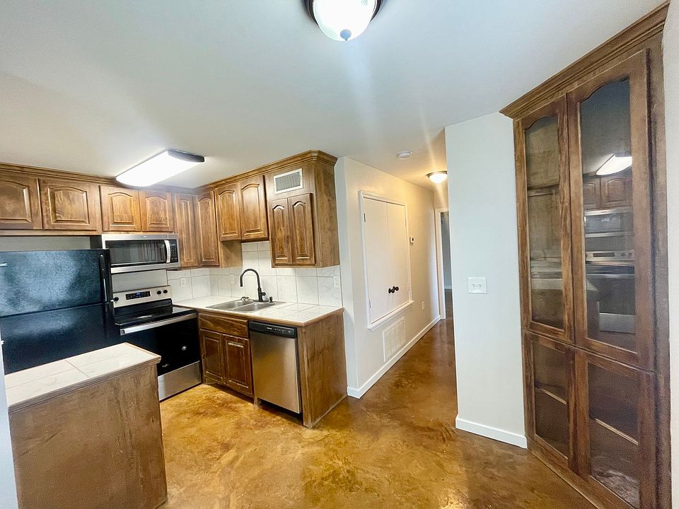 1st image of 1529 Oak St #22