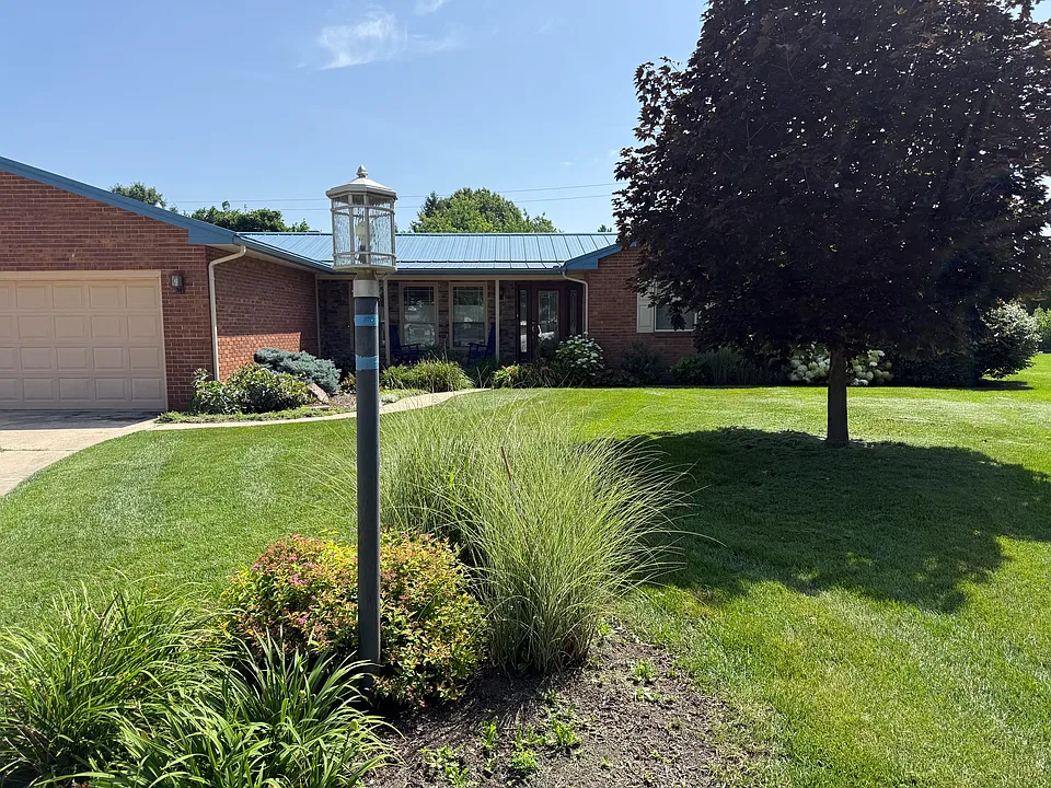 3002 Meadowbrook Ct