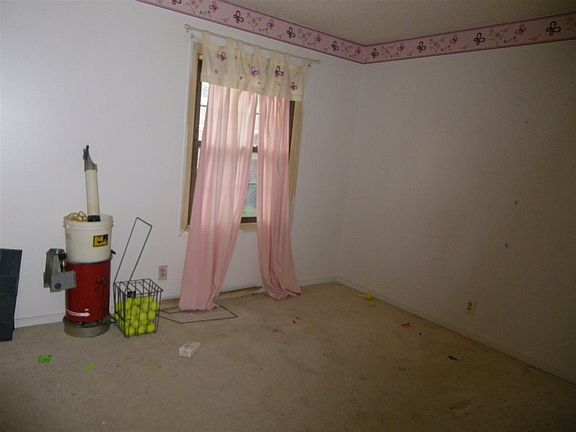 5th image of 103 Buckingham Dr