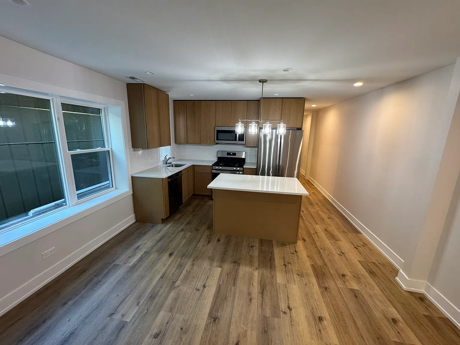 2 bed, 700 sqft, $2,180 — Photo 3