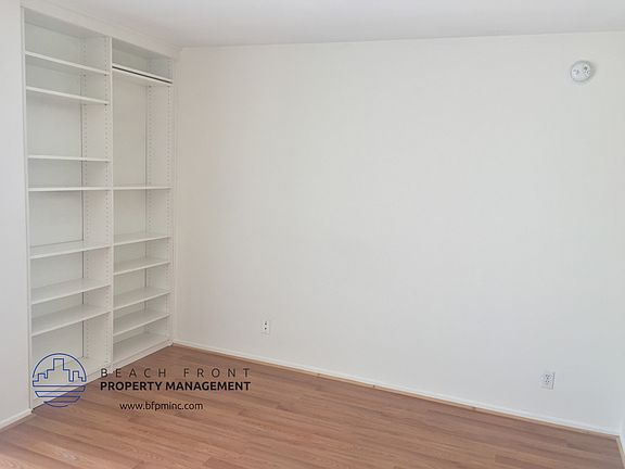 3rd image of 937 10th St APT 4