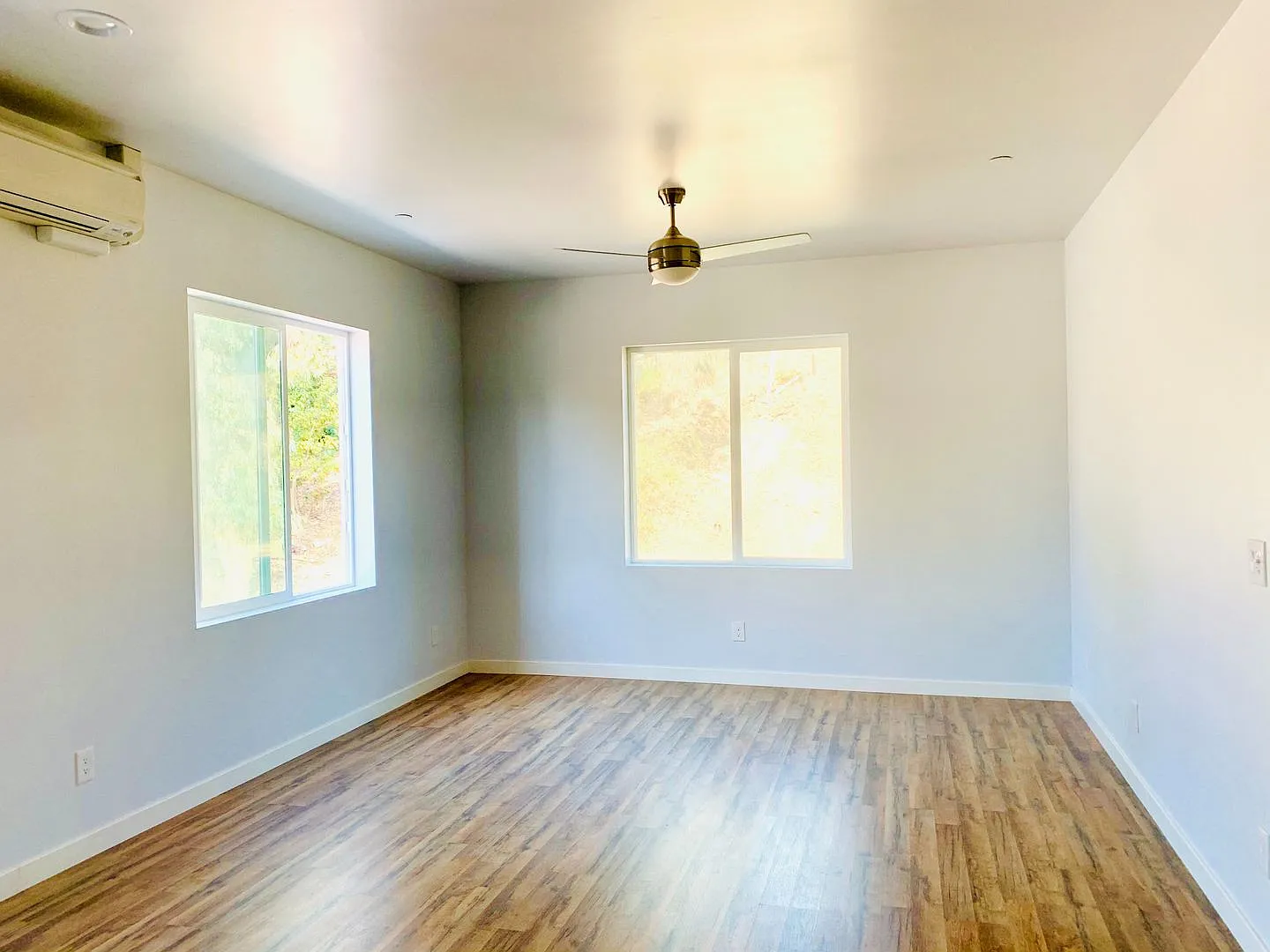 3 bed, 2.0 bath, 1565 sqft, $4,450 — Photo 4
