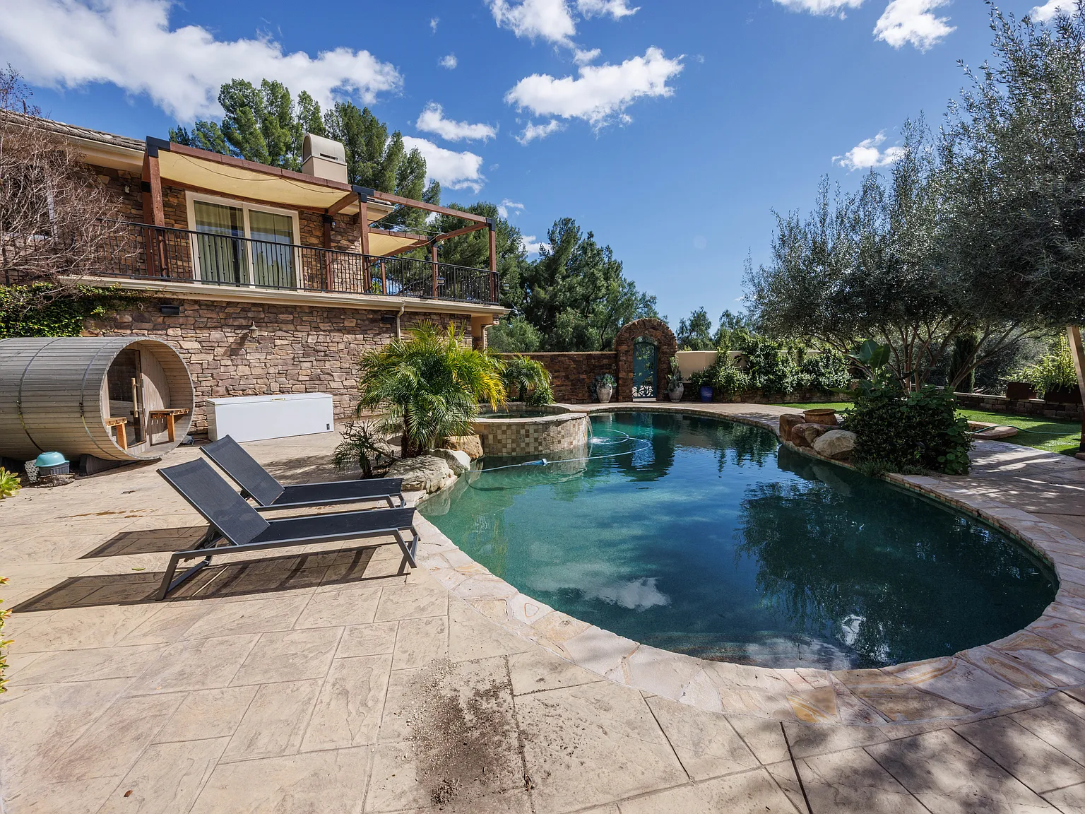 5 bed, 5765 sqft, $25,000 — Photo 3